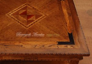 Tavolino da salotto stile classico in legno intarsiato made in Italy